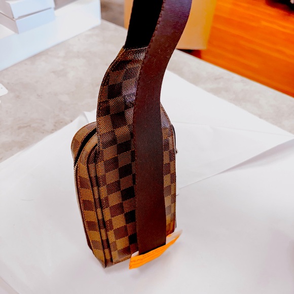 AUTHENTIC Louis Vuitton sling bag, amazing shape - Picture 4 of 6